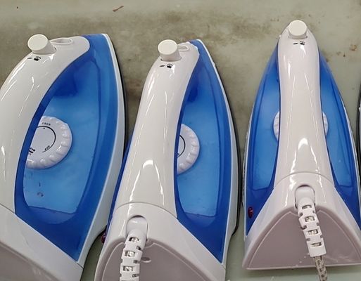 Resultados suaves Soleplates de alumínio LM-788B Ferro a vapor com 35g/min Vapor contínuo